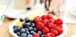 7 Healthy Work Snacks That Boost Immunity and Productivity