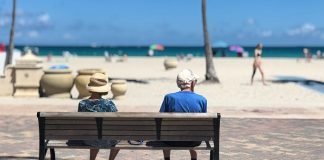 Tips to Care for Aging Parents in Your Busy Lives