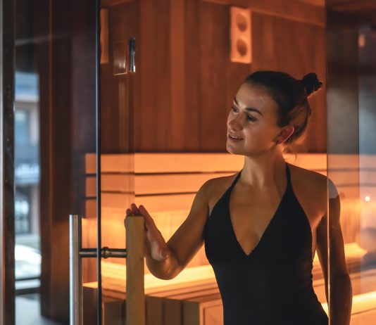 Elegant Entrances: Glass vs. Wood Sauna Doors